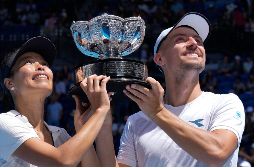  Hsieh Su-Wei and Jan Zielinski Win Mixed Doubles Championship and Win Trophy